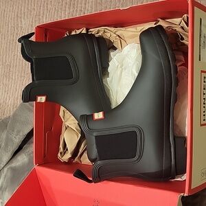 Size 9 black hunter boots